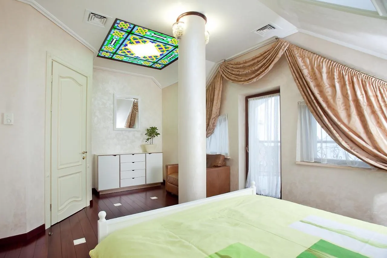 Konukevi Bortnichi House Otel Kiev